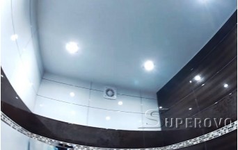 Натяжной потолок в ванную белый глянец одноуровневый до 7 кв.м в Барановичах 
